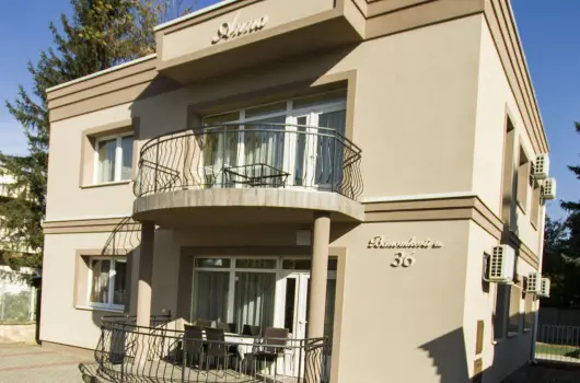 Anna Vend�gh�z, Hajd�szoboszl�