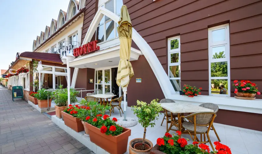 Hotel Ngy vszak Hajdszoboszl