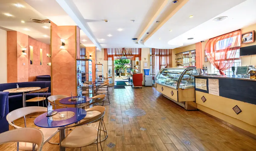 Hotel Ngy vszak Hajdszoboszl