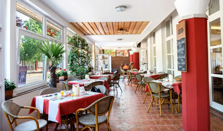 Hotel Ngy vszak Hajdszoboszl