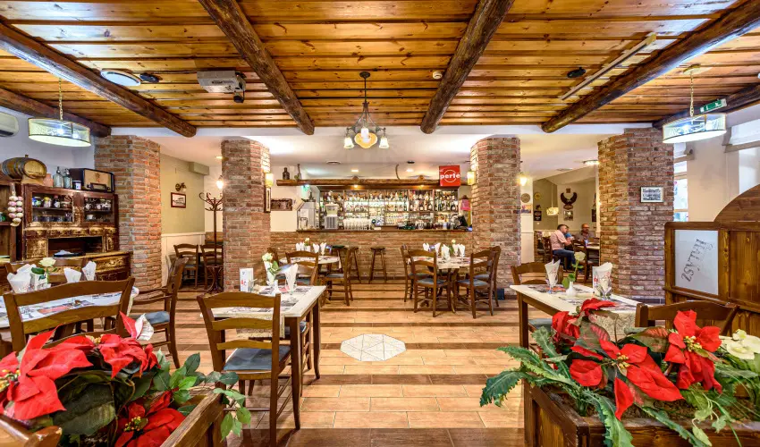 Hotel Ngy vszak Hajdszoboszl