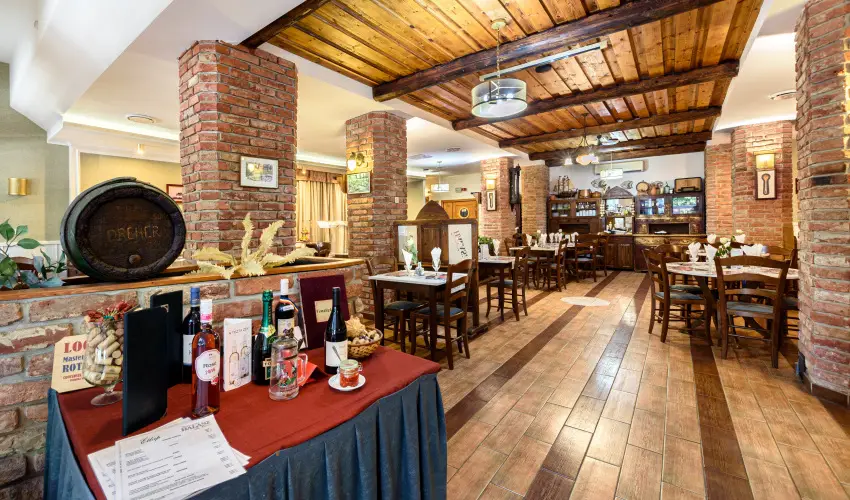 Hotel Ngy vszak Hajdszoboszl