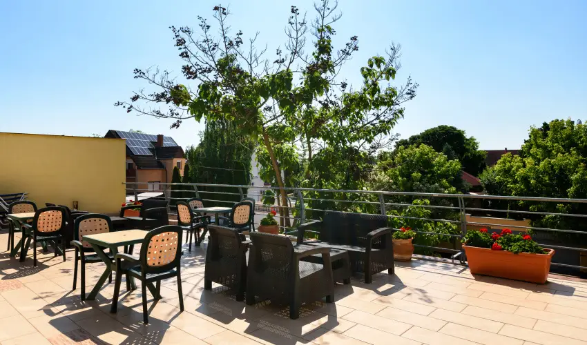 Hotel Ngy vszak Hajdszoboszl