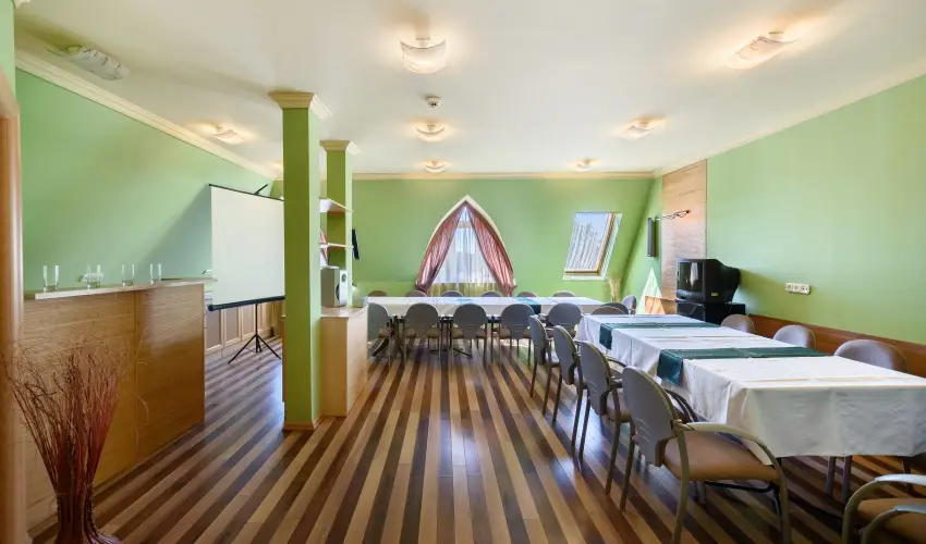 Hotel Ngy vszak Hajdszoboszl