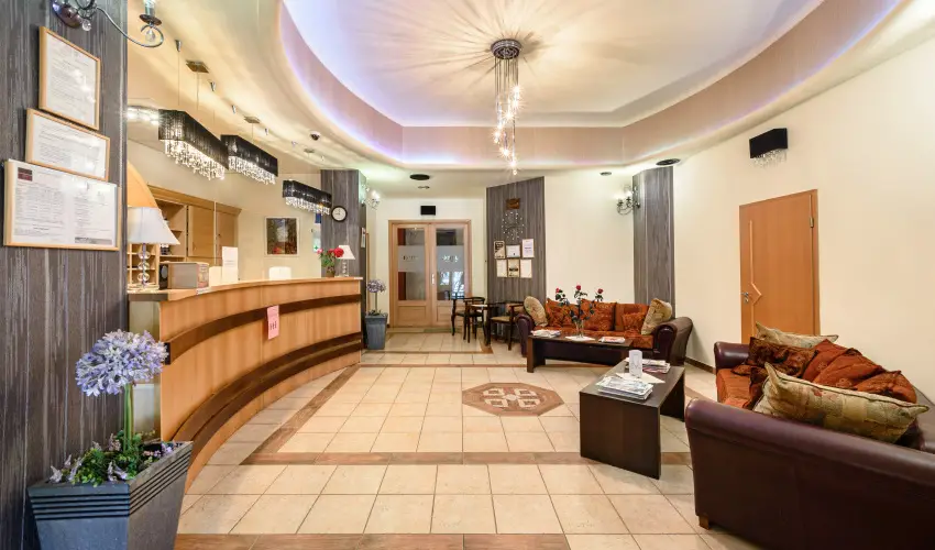 Hotel Ngy vszak Hajdszoboszl