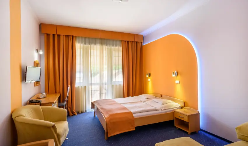 Hotel Ngy vszak Hajdszoboszl