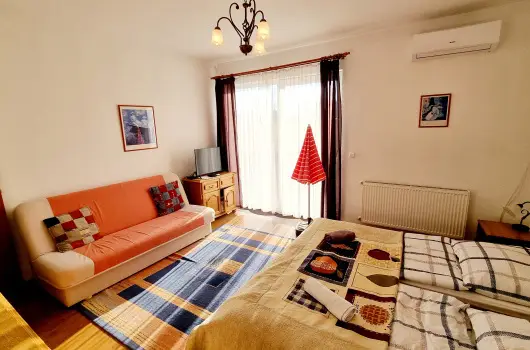 Jkai sor II. Apartman, Hajdszoboszl