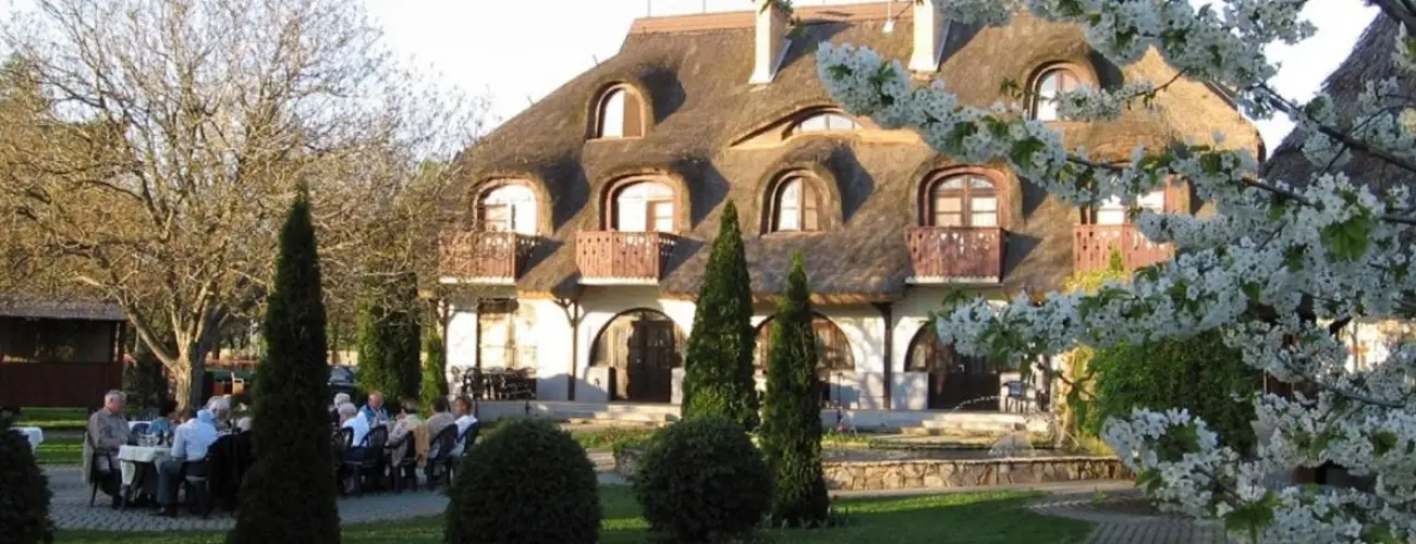 Laci Betyr Hotel Hajdszoboszl - szi Promci (1 jtl)