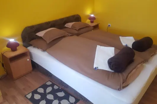 Mary Apartman, Hajdszoboszl