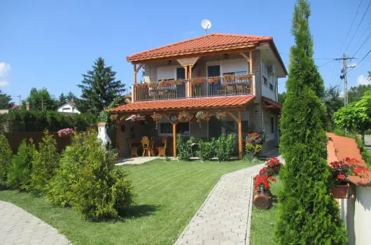 Riviera Apartman, Hajd�szoboszl�